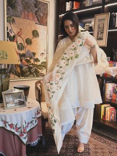 Sagarika Ghatge feet photo 9