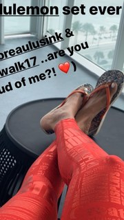 Sage Steele feet photo thumbnail