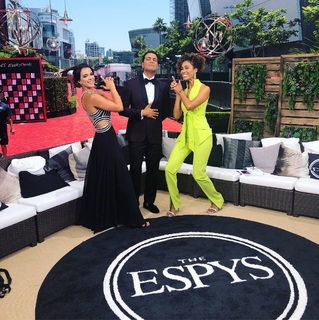 Sage Steele feet photo thumbnail