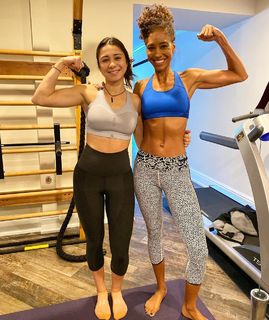 Sage Steele feet photo thumbnail