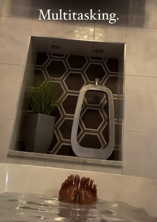 Sage Steele feet photo thumbnail