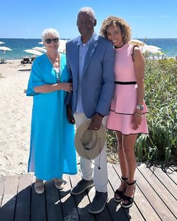 Sage Steele feet photo thumbnail