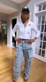 Sage Steele feet photo thumbnail