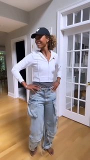 Sage Steele feet photo thumbnail