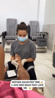 Sage Steele feet photo thumbnail