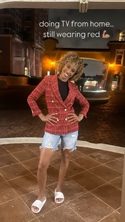 Sage Steele feet photo thumbnail