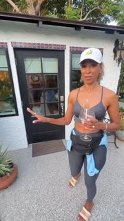 Sage Steele feet photo thumbnail