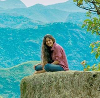 Sai Pallavi feet photo thumbnail
