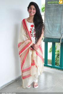 Sai Pallavi feet photo thumbnail