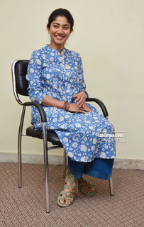 Sai Pallavi feet photo thumbnail