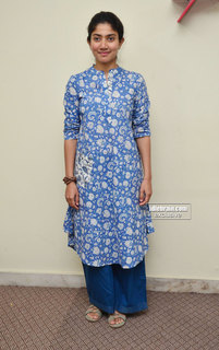 Sai Pallavi feet photo thumbnail