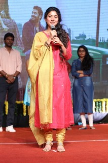 Sai Pallavi feet photo thumbnail