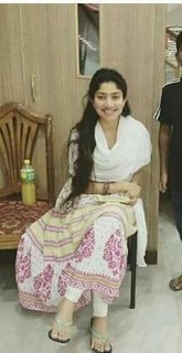 Sai Pallavi feet photo thumbnail