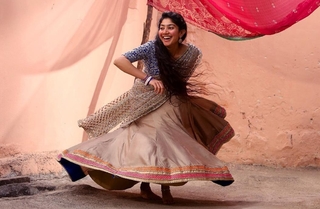 Sai Pallavi feet photo thumbnail