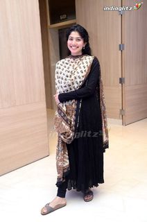 Sai Pallavi feet photo thumbnail