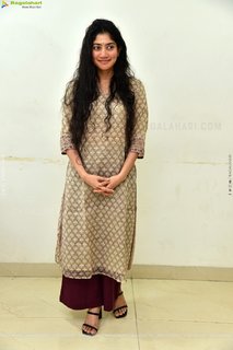 Sai Pallavi feet photo thumbnail