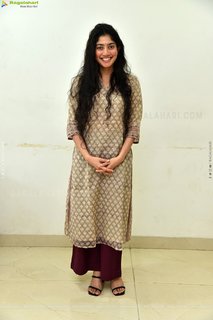 Sai Pallavi feet photo thumbnail