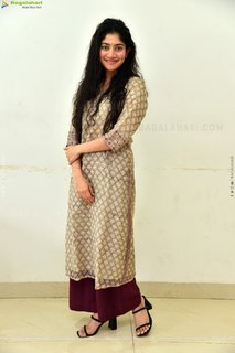 Sai Pallavi feet photo thumbnail