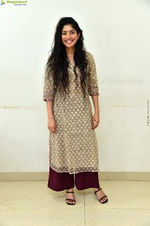 Sai Pallavi feet photo thumbnail