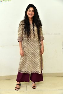 Sai Pallavi feet photo thumbnail