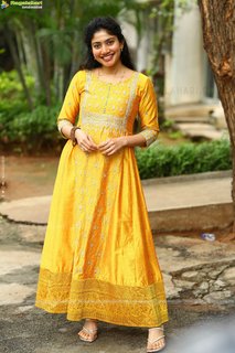 Sai Pallavi feet photo thumbnail