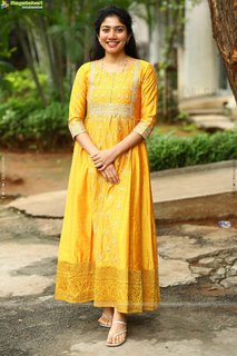 Sai Pallavi feet photo thumbnail