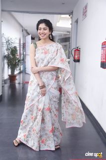 Sai Pallavi feet photo thumbnail
