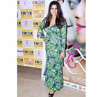 Sai Tamhankar feet photo 5