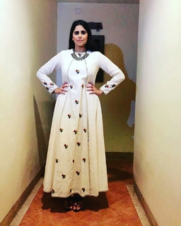 Sai Tamhankar feet photo 19
