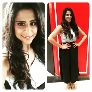 Sai Tamhankar feet photo 17