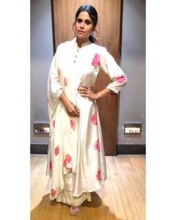 Sai Tamhankar feet photo 14