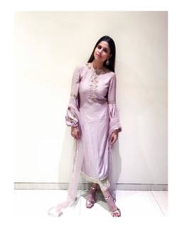 Sai Tamhankar feet photo 13