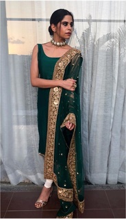 Sai Tamhankar feet photo 4