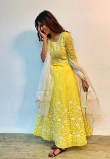 Sai Tamhankar feet photo 14