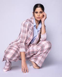 Sai Tamhankar feet photo 17