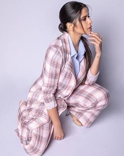 Sai Tamhankar feet photo 16