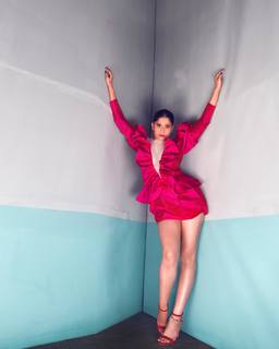 Sai Tamhankar feet photo 4