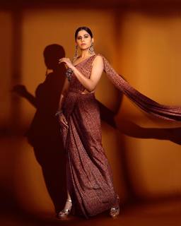 Sai Tamhankar feet photo 8