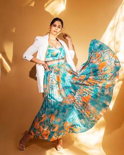 Sai Tamhankar feet photo 5