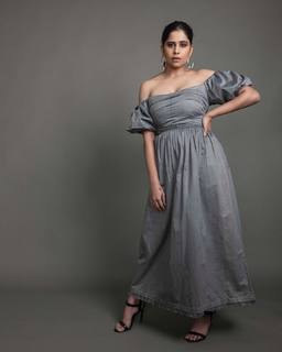 Sai Tamhankar feet photo 17