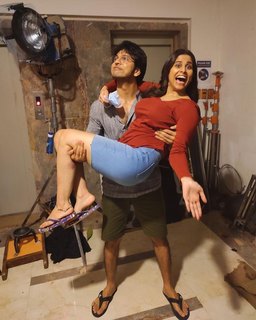 Sai Tamhankar feet photo 1