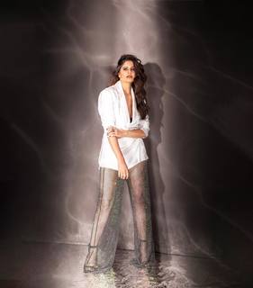 Sai Tamhankar feet photo 1