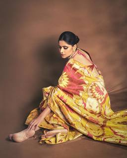 Sai Tamhankar feet photo 3