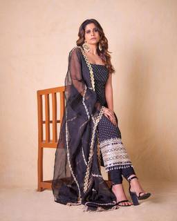 Sai Tamhankar feet photo 19