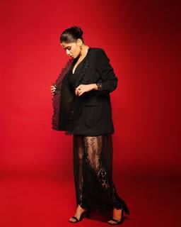 Sai Tamhankar feet photo 3