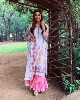 Saiee Manjrekar feet photo 16