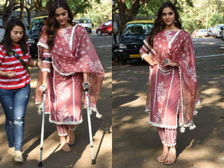 Saiee Manjrekar feet photo 10