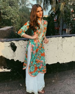 Saiee Manjrekar feet photo 4