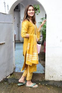 Saiee Manjrekar feet photo 11