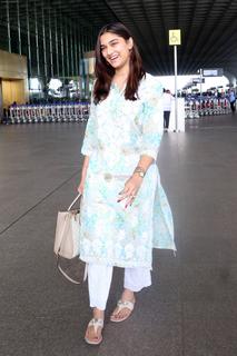 Saiee Manjrekar feet photo 18
